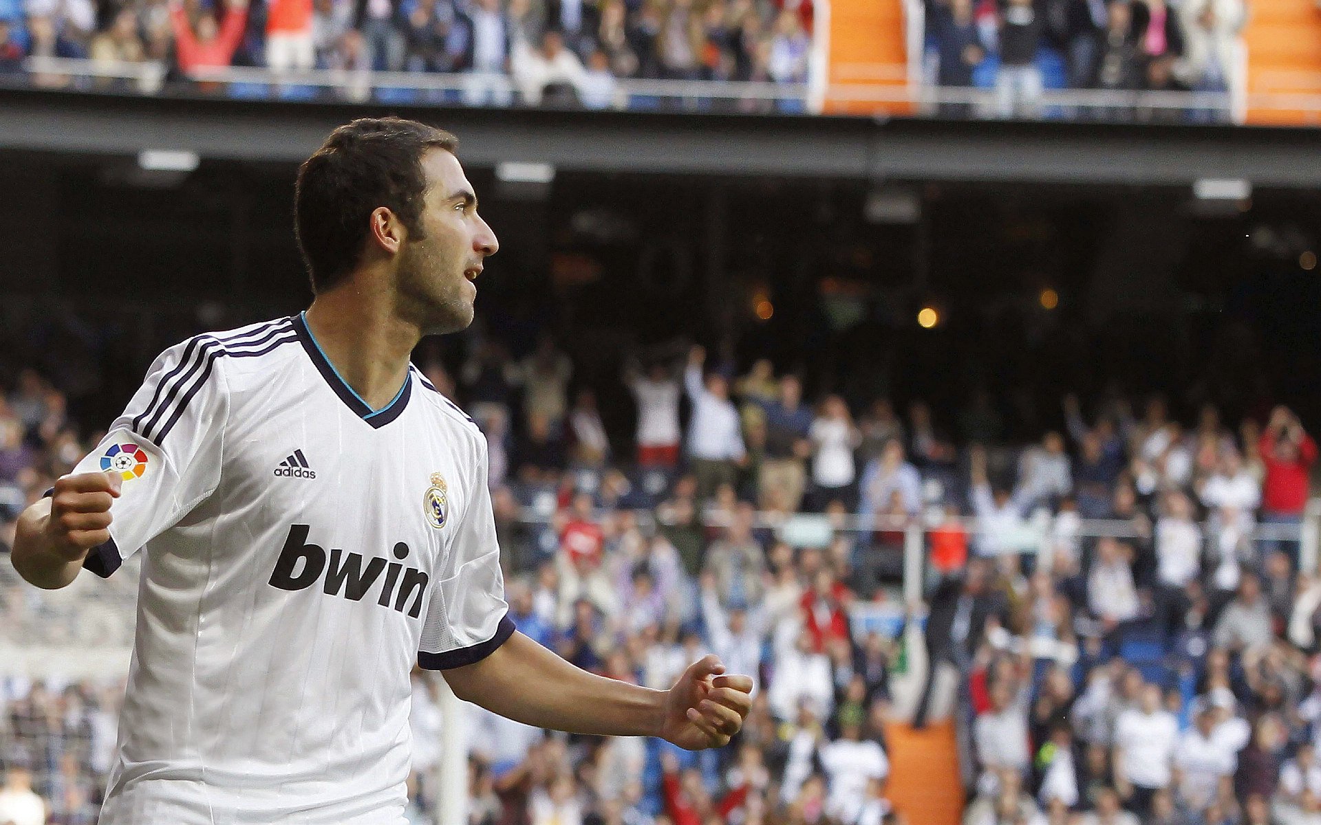 “高新体育中心羽毛球赛：全程高能，决战之刻燃爆全场”