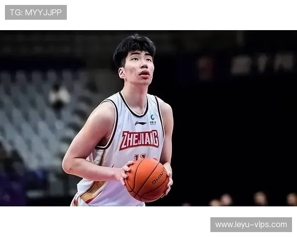 余嘉豪播客节目更新：和刘家成成总聊了聊郭艾伦的三方大交易，余嘉豪回国