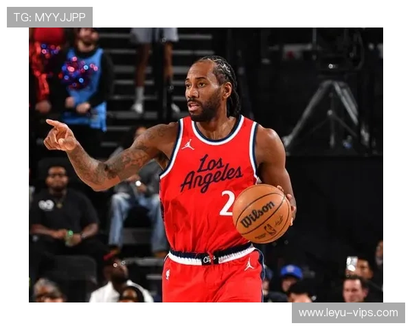 伦纳德底线接球补篮得手，快船守住领先