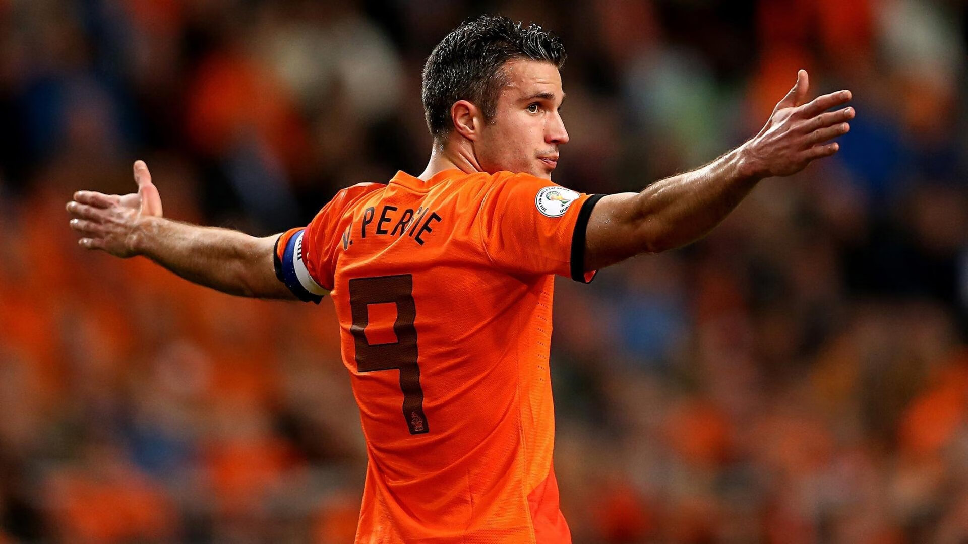 C罗离队传闻引发球迷热议，c罗离开皇马照片